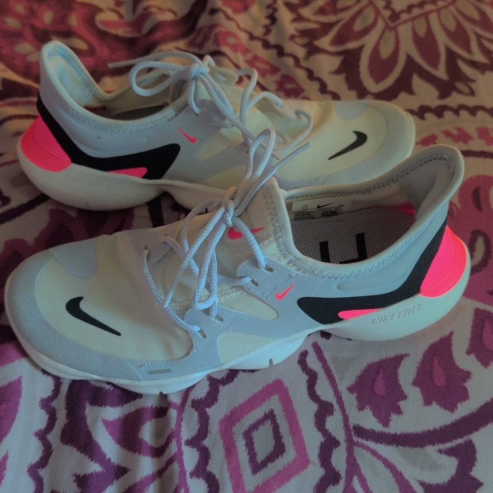 Nike Women's Athletic Shoes - White and Pink